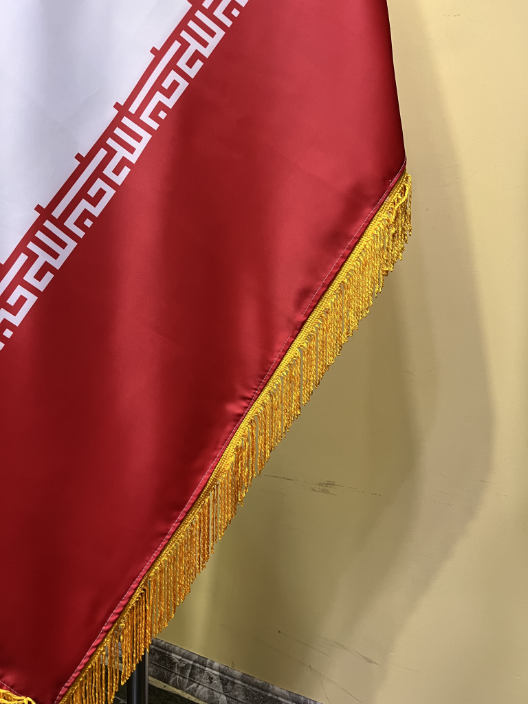 تشریفات ساتن با ریشه با پایه پنجه شیری