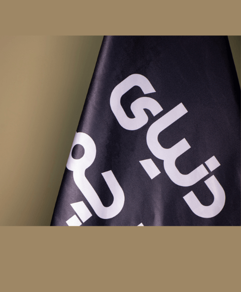 پرچم تشریفات ساتن امریکایی ریشه دار -چاپ اختصاصی با پایه پنجه شیری طلایی